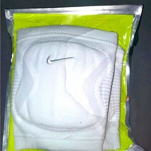 Nike Vapor White M/L Volleyball Knee Pads 
New not used with Open packaging.